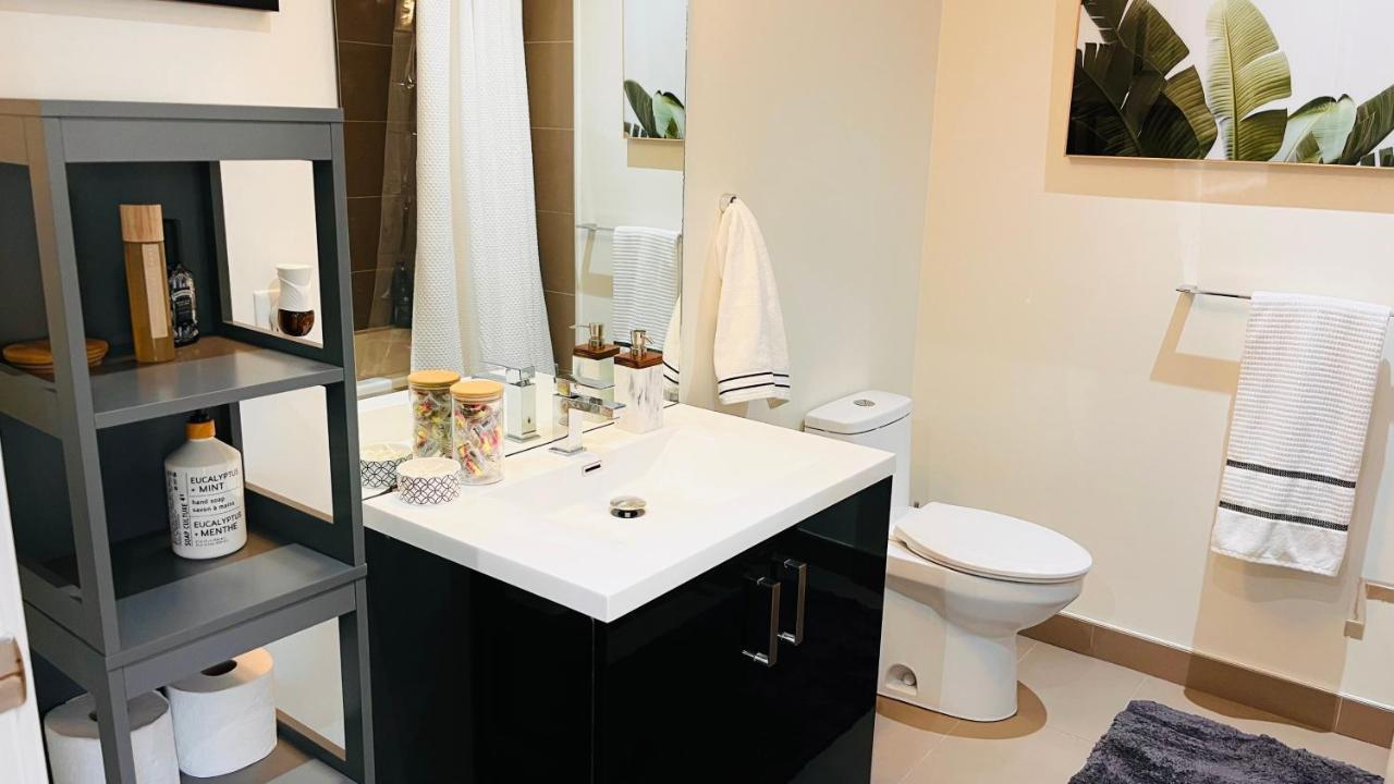 Luxury Downtown Sunset Getaway - Your Home Away From Home - Fully Stocked Kitchen, Gym, Balcony, Free Parking คาลการี ภายนอก รูปภาพ
