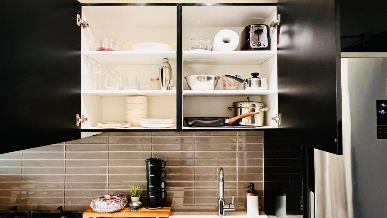Luxury Downtown Sunset Getaway - Your Home Away From Home - Fully Stocked Kitchen, Gym, Balcony, Free Parking คาลการี ภายนอก รูปภาพ
